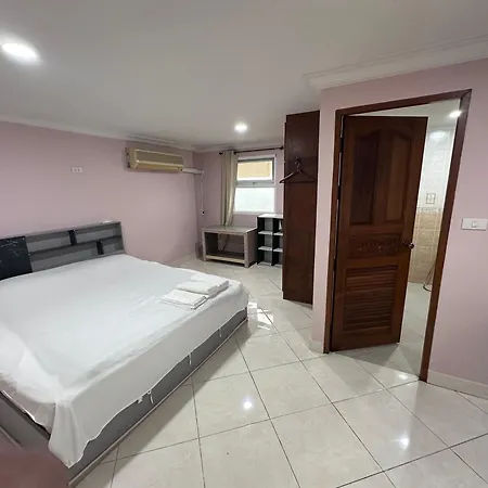 Beachfront Golf Pool Private Courtyard Villa Pattaya