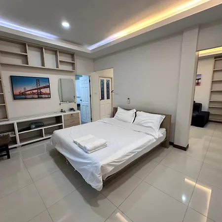 Beachfront Golf Pool Private Courtyard Pattaya