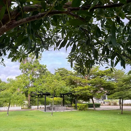 喧嚣都市绿荫花丛中的panalee别墅 Villa *