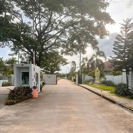 喧嚣都市绿荫花丛中的panalee别墅 Pattaya