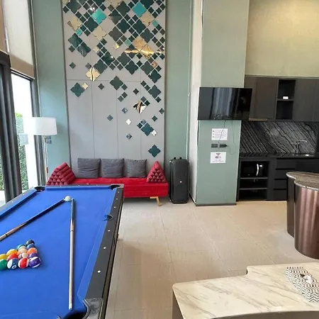 Villa 云曼华丽泳池别墅 Pattaya