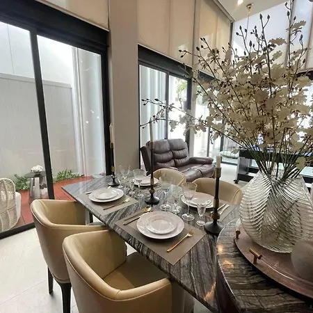 Villa 云曼华丽泳池别墅 *
