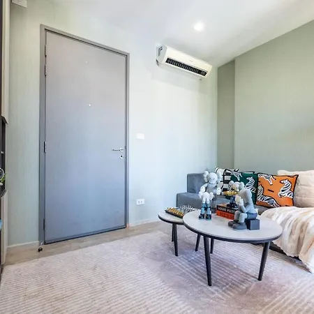 Apartment Kaws Theme Modern Cozy 1br 2 Min Walk To *