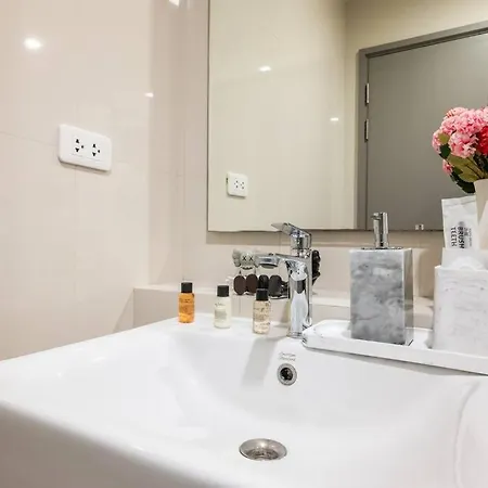 Apartment Kaws Theme Modern Cozy 1br 2 Min Walk To *