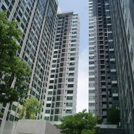 Apartment Kaws Theme Modern Cozy 1br 2 Min Walk To Pattaya