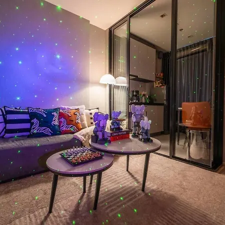 Kaws Theme Modern Cozy 1br 2 Min Walk To *