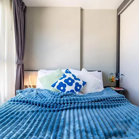 Kaws Theme Modern Cozy 1br 2 Min Walk To Apartment Pattaya