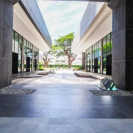 Kaws Theme Modern Cozy 1br 2 Min Walk To Pattaya
