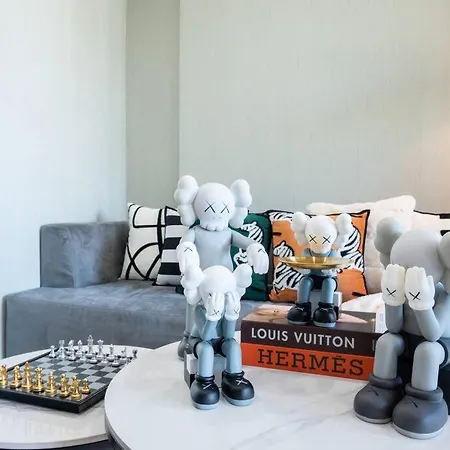 Kaws Theme Modern Cozy 1br 2 Min Walk To Apartment *