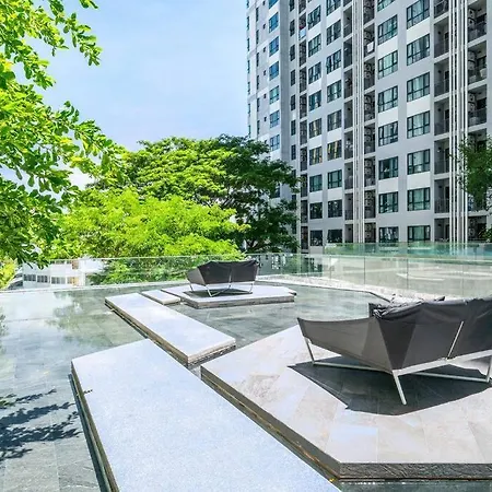 Apartment Kaws Theme Modern Cozy 1br 2 Min Walk To *