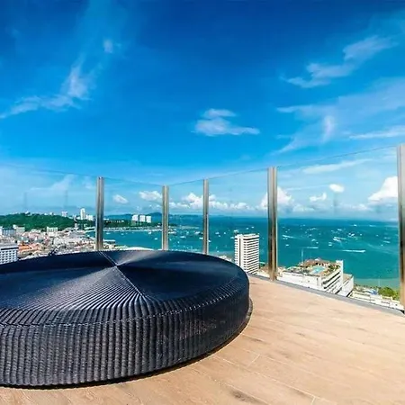 Apartment Kaws Theme Modern Cozy 1br 2 Min Walk To Pattaya