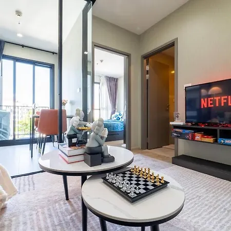 Kaws Theme Modern Cozy 1br 2 Min Walk To Pattaya