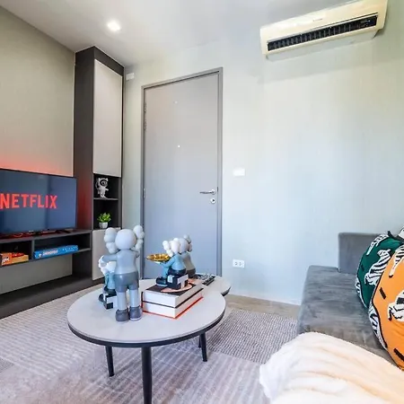 Apartment Kaws Theme Modern Cozy 1br 2 Min Walk To Pattaya