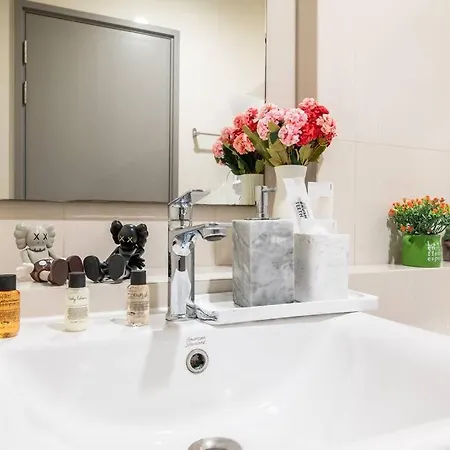 Apartment Kaws Theme Modern Cozy 1br 2 Min Walk To Pattaya