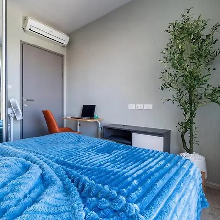 Apartment Kaws Theme Modern Cozy 1br 2 Min Walk To *