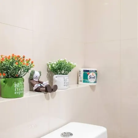 Kaws Theme Modern Cozy 1br 2 Min Walk To Apartment Pattaya