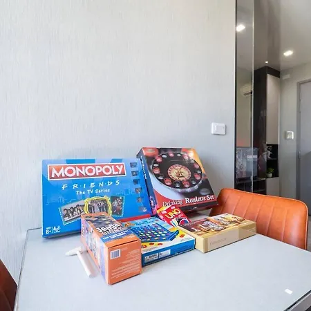 Apartment Kaws Theme Modern Cozy 1br 2 Min Walk To Pattaya