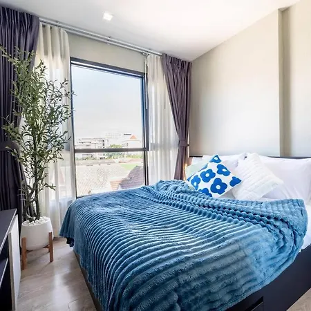 Kaws Theme Modern Cozy 1br 2 Min Walk To Apartment