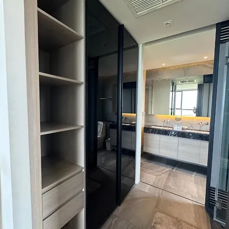 Amazing Large With Sea View Near Apartment