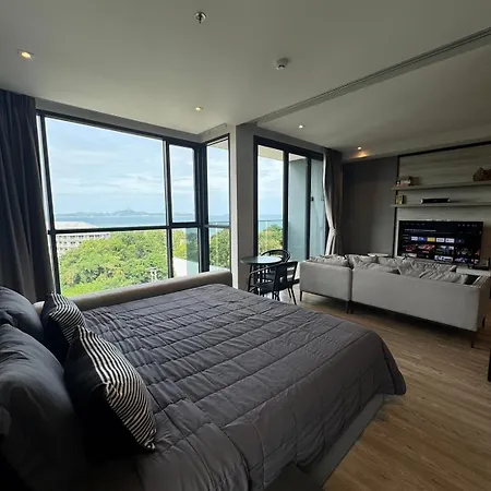 Amazing Large With Sea View Near Apartment