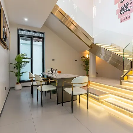 Villa 市区独栋豪华别墅内含泳池ktv Pattaya