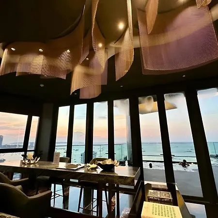 Apartment In Downtown And Rooftop Pool In