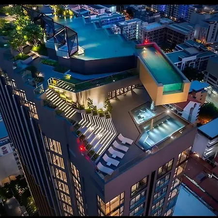 Apartment In Downtown And Rooftop Pool In Pattaya