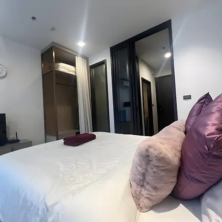 In Downtown And Rooftop Pool In Apartment *