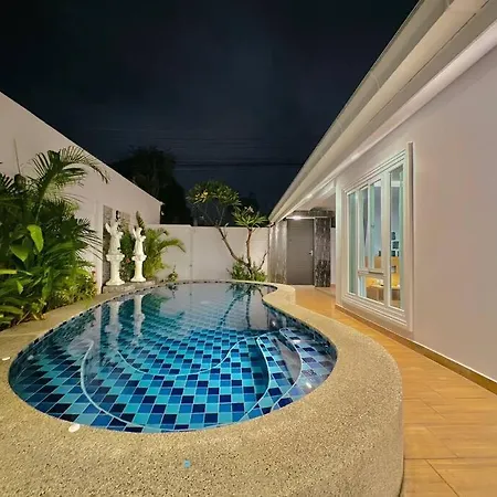 Luxurious 4 Bedroom Suk-sabai Villa *