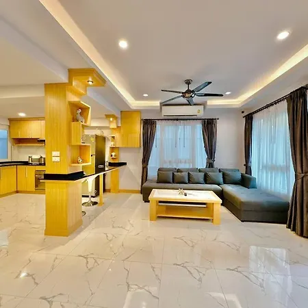 Luxurious 4 Bedroom Suk-sabai