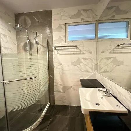 Luxurious 4 Bedroom Suk-sabai Villa Pattaya