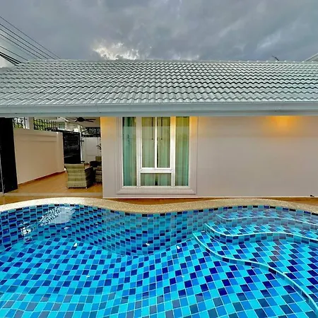 Luxurious 4 Bedroom Suk-sabai