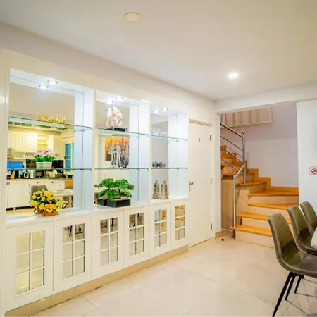 The Ace 4 Bedroom 4 Bathroom With Free Bills *