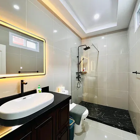 Villa Siam-grand Private Pool Villa, Jacuzzi,bbq,near Walking St 10min Pattaya