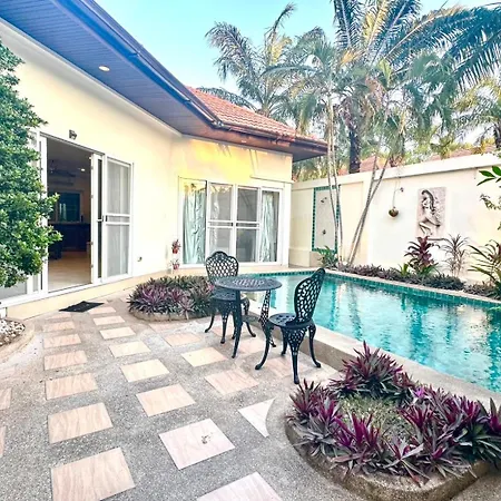 Villa Majestic Pool *