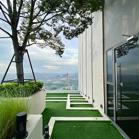 Cove Panorama Pool View Apartment *