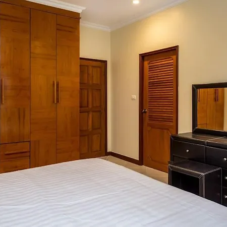 Luxury Pool With Private Access Pattaya