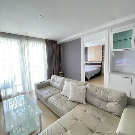 Apartment 2 Bedrooms Near