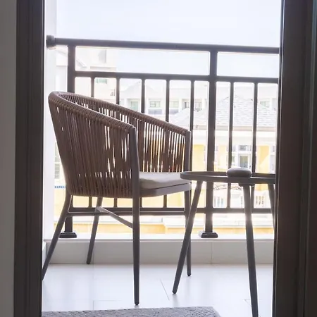 Elegant Avec Balcon, Piscine & Sauna