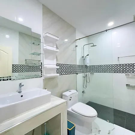 Massive Pet-friendly House, 5 Mins From Beach, Pattaya