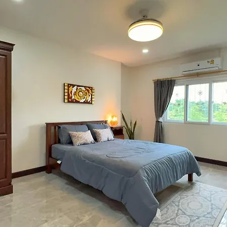 Massive Pet-friendly House, 5 Mins From Beach, *