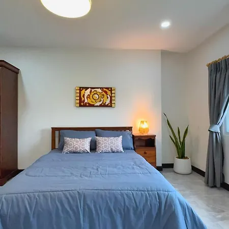 Massive Pet-friendly House, 5 Mins From Beach, *