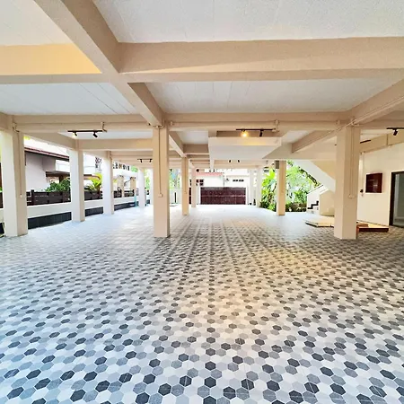 Massive Pet-friendly House, 5 Mins From Beach, Holiday home Pattaya