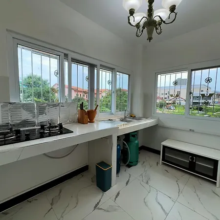 Massive Pet-friendly House, 5 Mins From Beach,