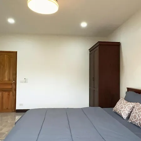 Massive Pet-friendly House, 5 Mins From Beach, *