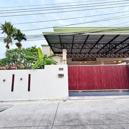 Holiday home Massive Pet-friendly House, 5 Mins From Beach, *
