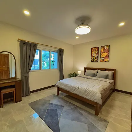 Massive Pet-friendly House, 5 Mins From Beach, *