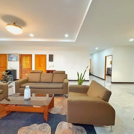 Massive Pet-friendly House, 5 Mins From Beach, Pattaya