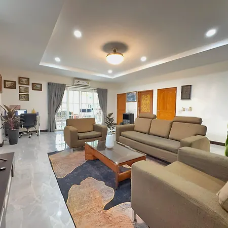 Holiday home Massive Pet-friendly House, 5 Mins From Beach, *