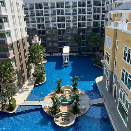 Compact In Wonderful Pool Apartment